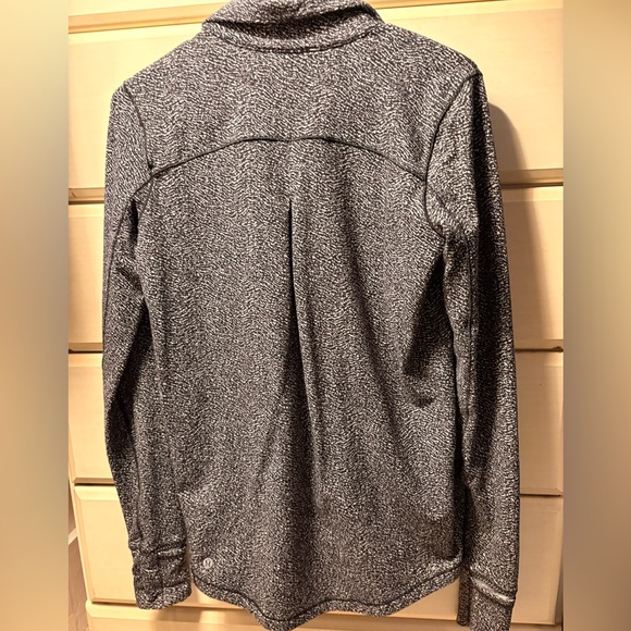 Lululemon Black and White Marbled Active Shirt - Picture 4 of 9